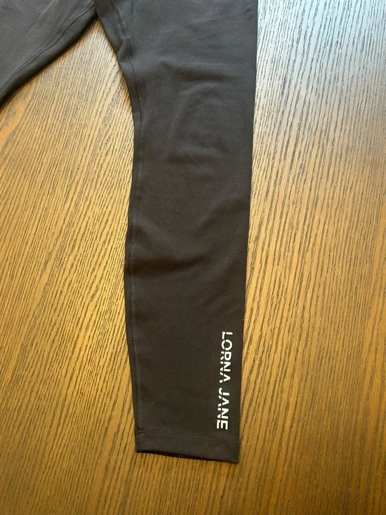 Women’s Lorna Jane Black Active Leggings Ankle Biter 25” - Picture 2 of 5